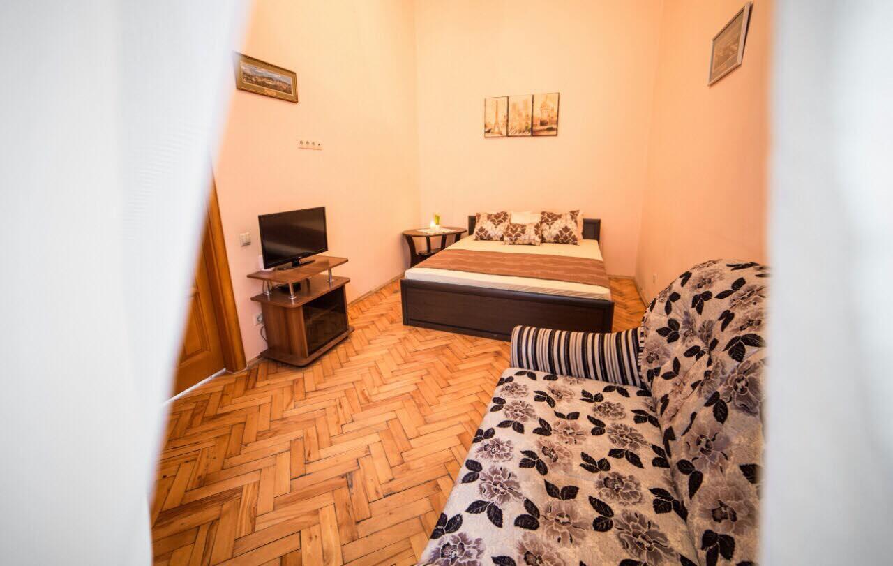 Apartment On Teatralna 7 ลวีฟ ภายนอก รูปภาพ